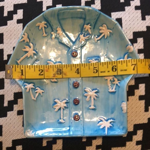 75. Tropical breeze set of four Hawaiian coconut tree T-shirt plates - Picture 7 of 9